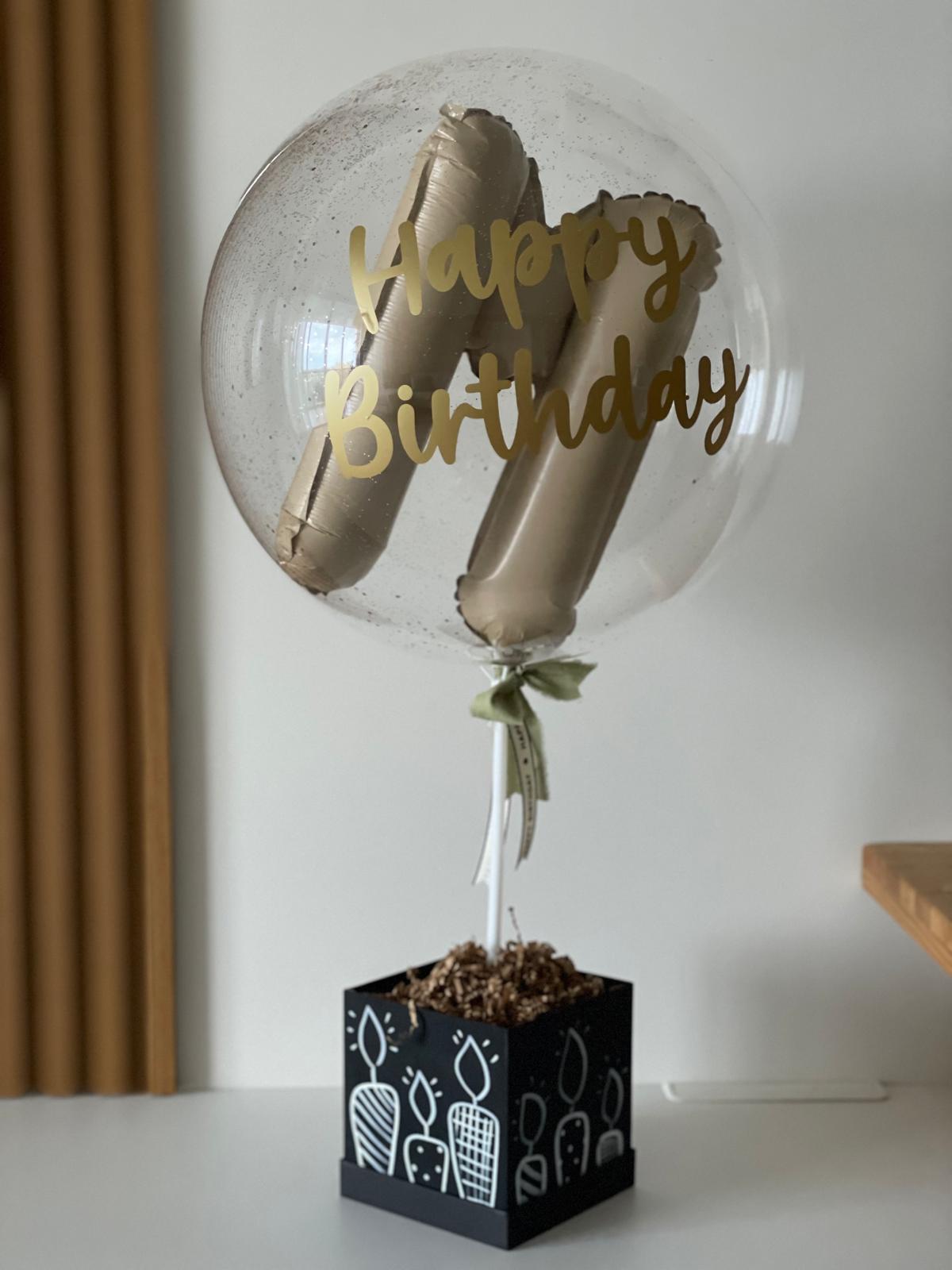 Globo de cumpleaños personalizado en una caja